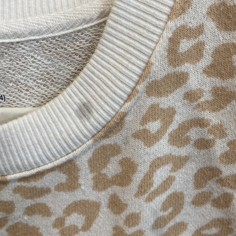 Time and tru cheetah crew neck. - Picture 2 of 2